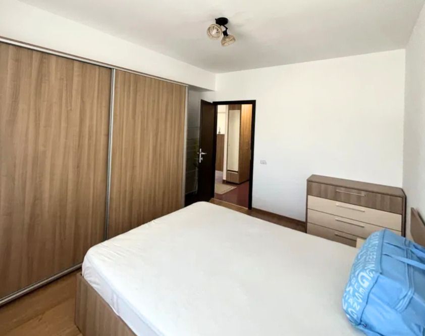 Un apartament care bifează exact ce contează spațiu lumină liniște și parcare — fotografia 7