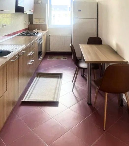 Un apartament care bifează exact ce contează spațiu lumină liniște și parcare — fotografia 9