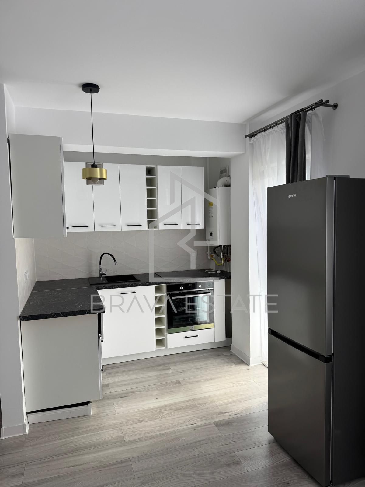 Apartament o cameră, 37mp, balcon, parcare subterană , zona Terra — fotografia 3