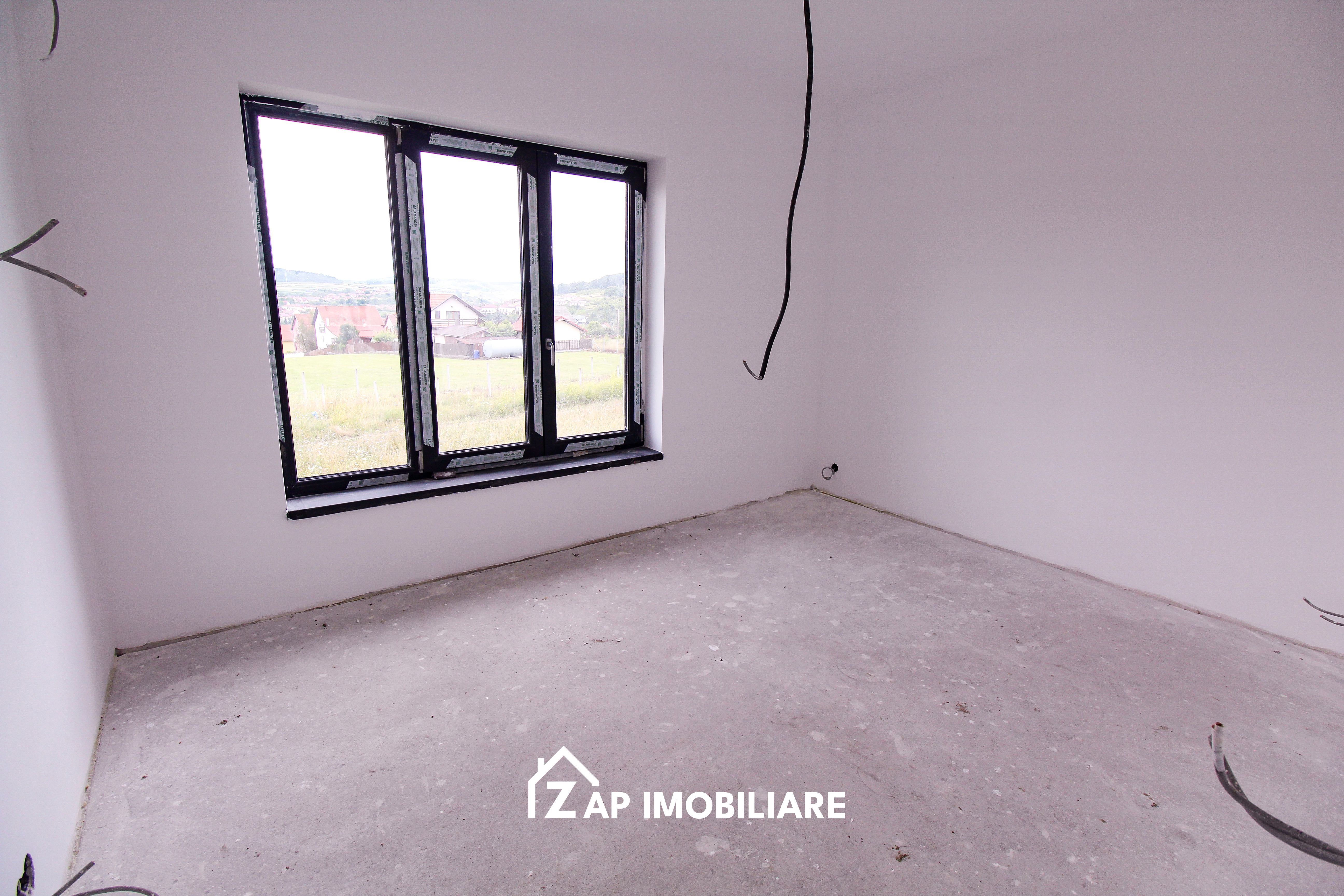 Corunca - Casă Individuală P+1 - 5 Camere (4 Dormitoare) - Teren 490 mp - Semifi — fotografia 4