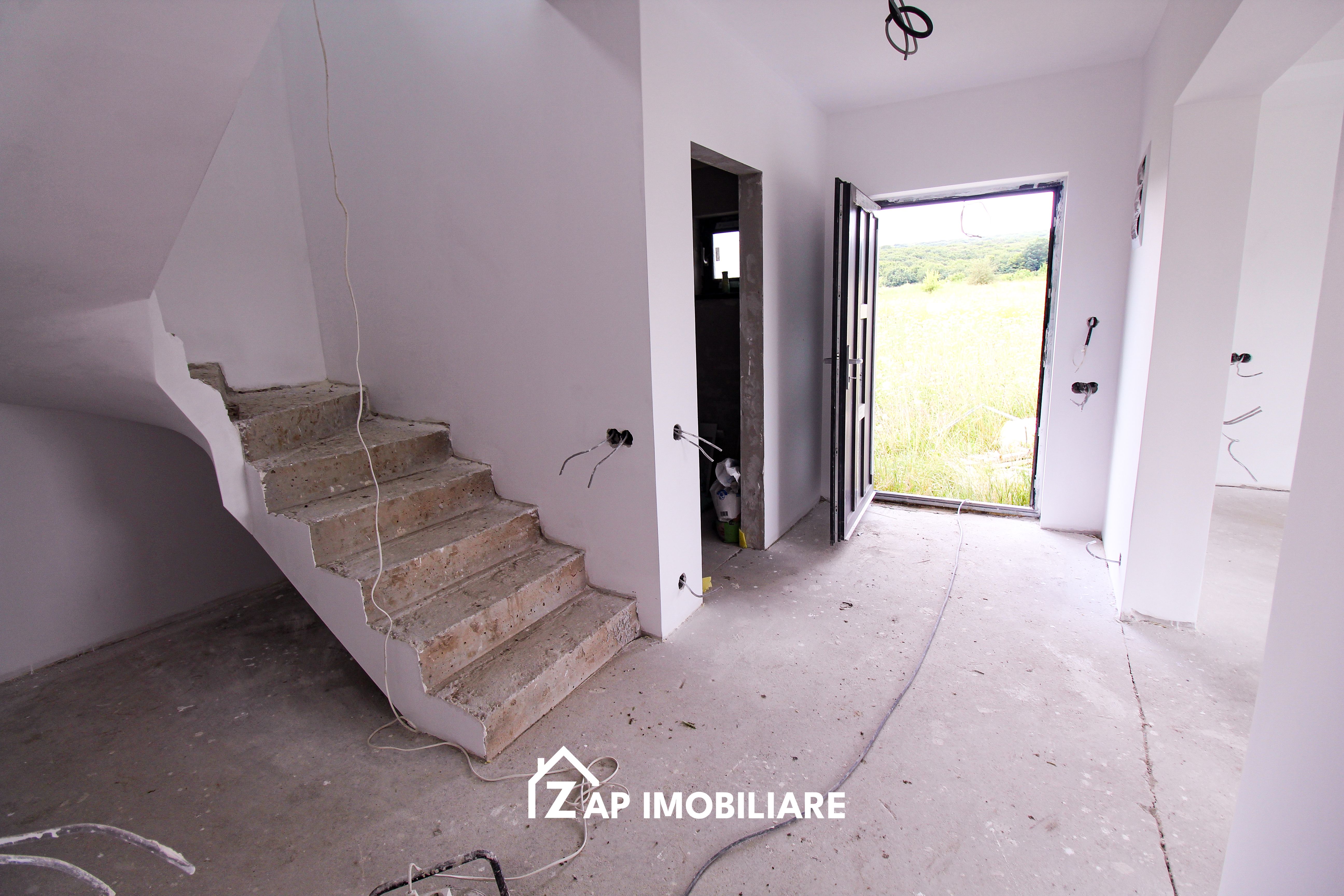 Corunca - Casă Individuală P+1 - 5 Camere (4 Dormitoare) - Teren 490 mp - Semifi — fotografia 5