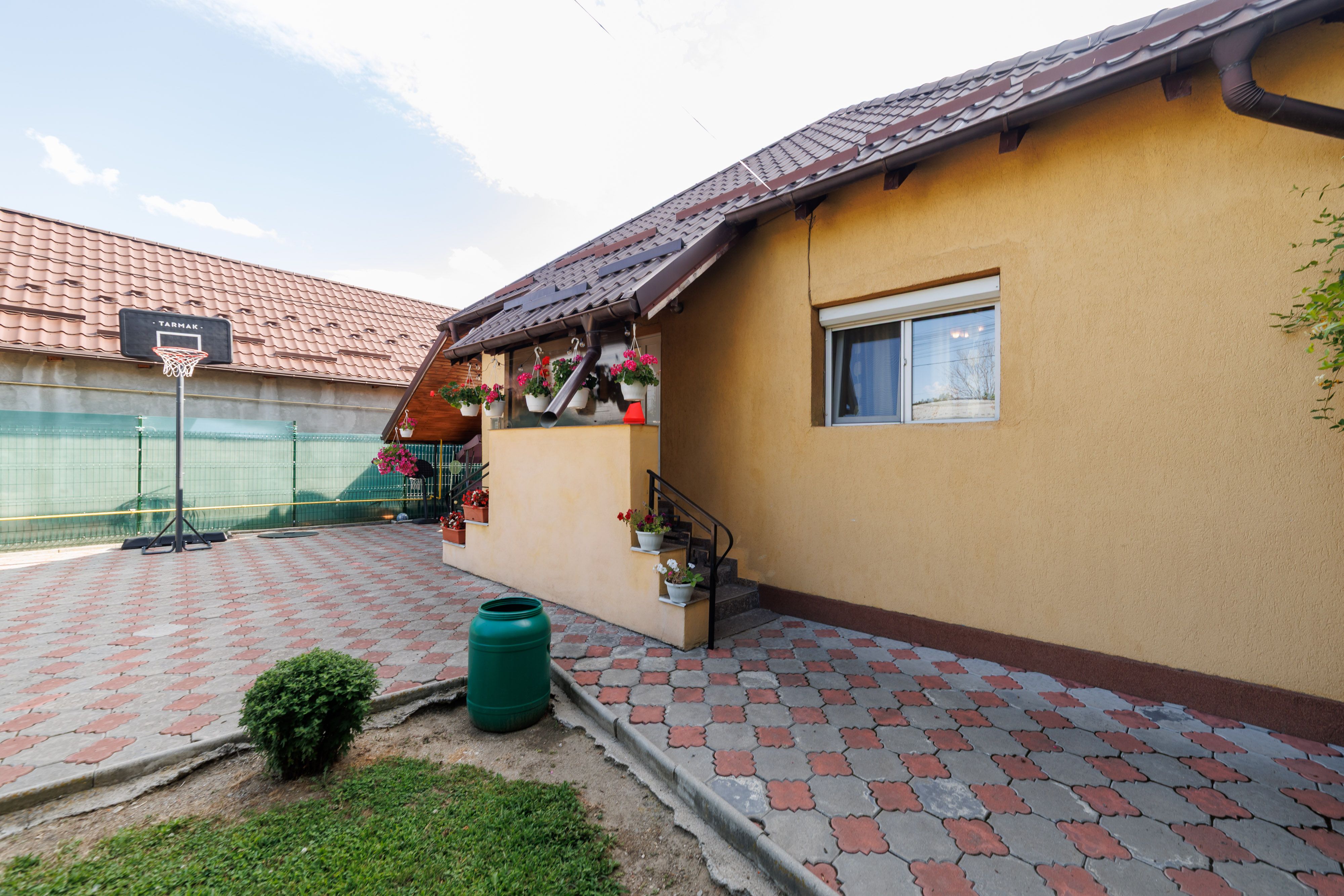 Casă cu teren de 634 mp și beci | Calea Câmpulung, Pitești — fotografia 4