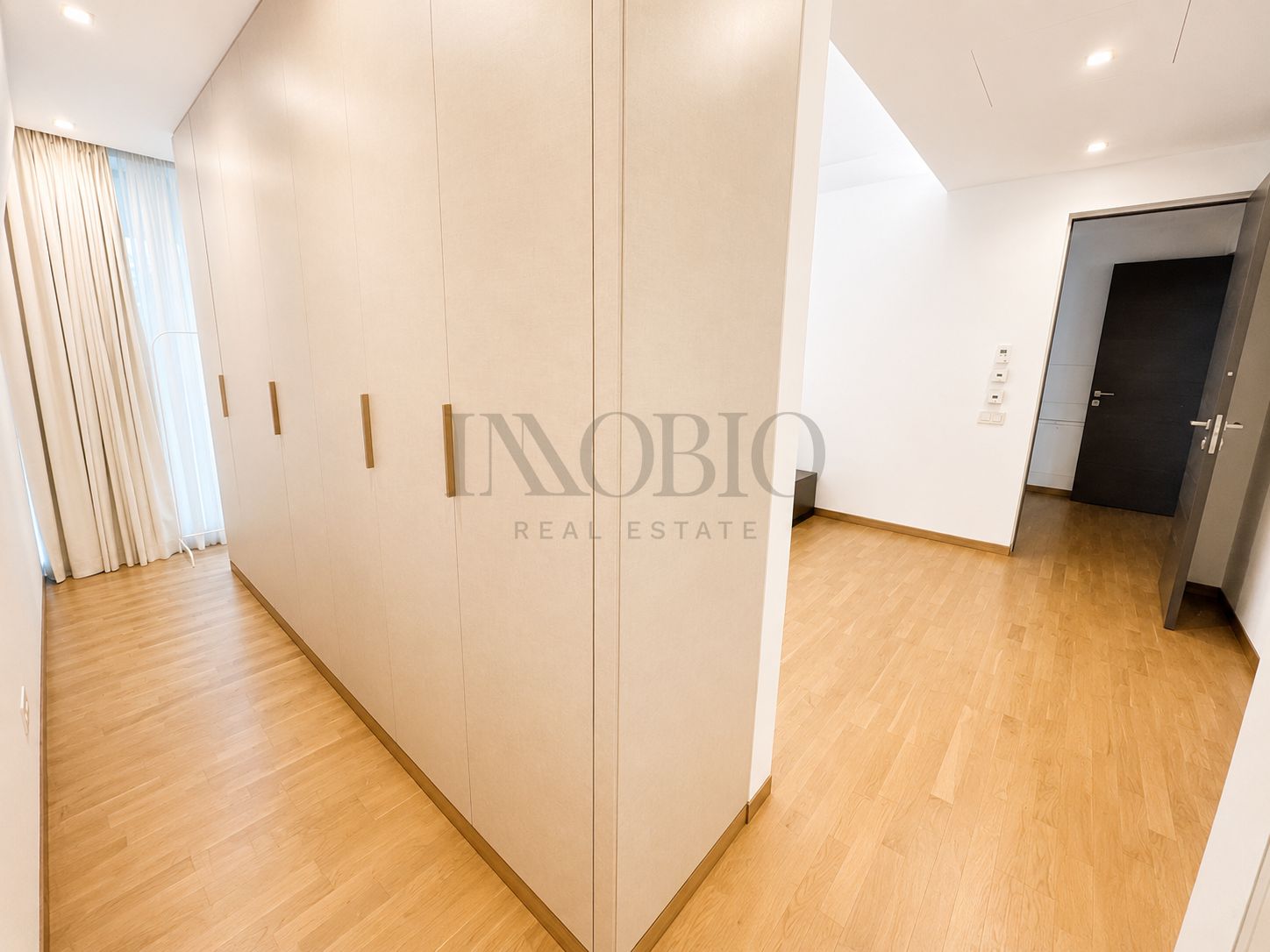 Apartament 4 camere cu curte generoasă — fotografia 10