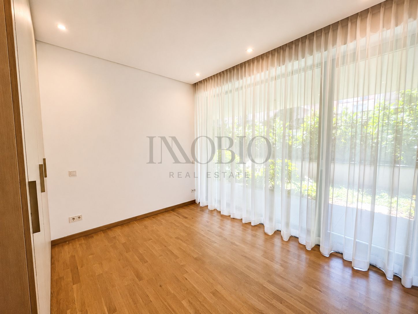 Apartament 4 camere cu curte generoasă — fotografia 6