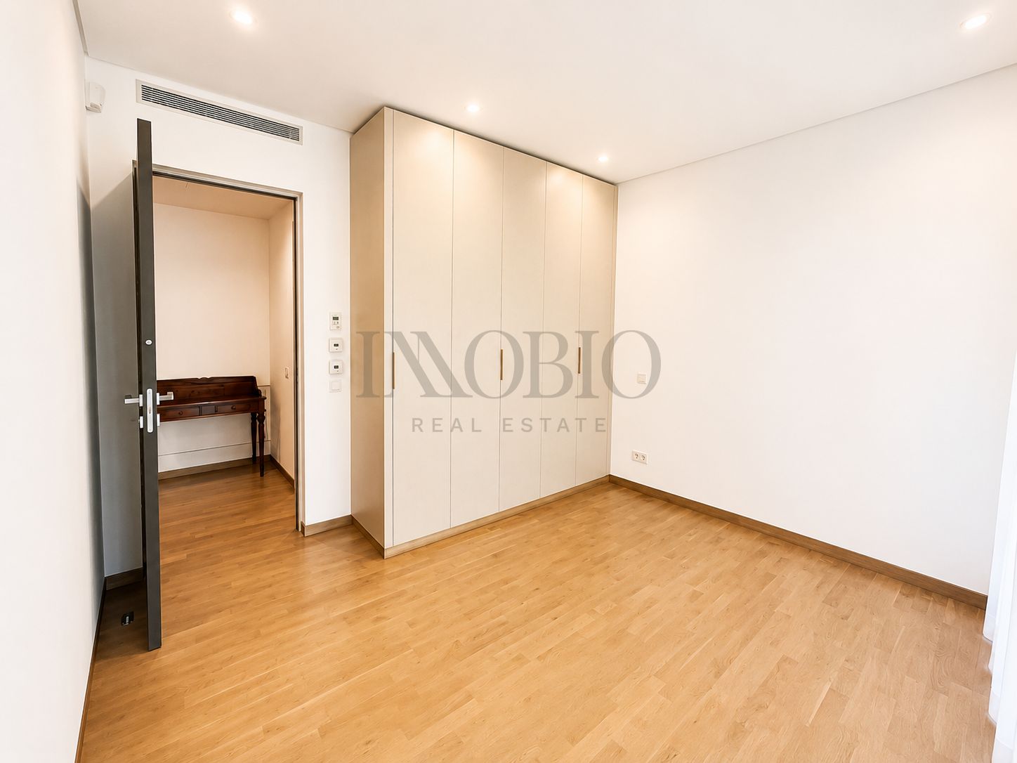 Apartament 4 camere cu curte generoasă — fotografia 8