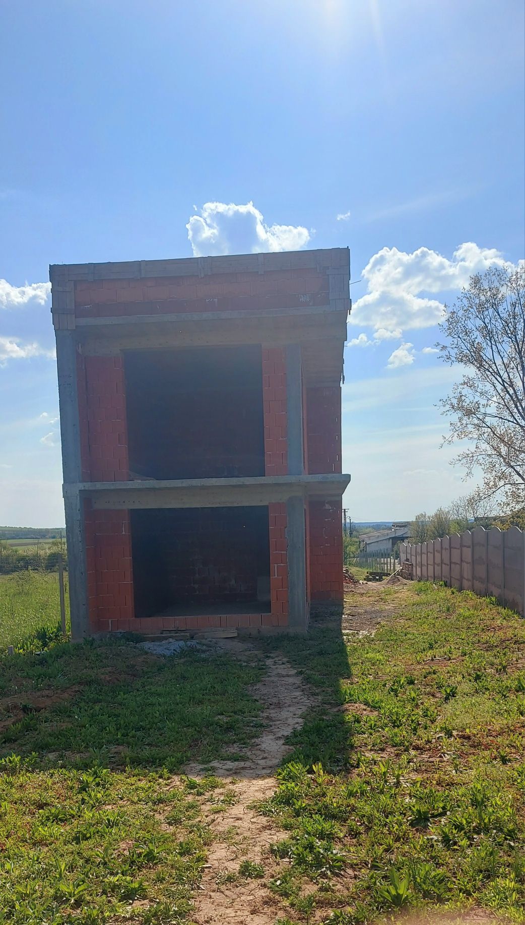 Vând casă în roșu la Viile Satu Mare — fotografia 3