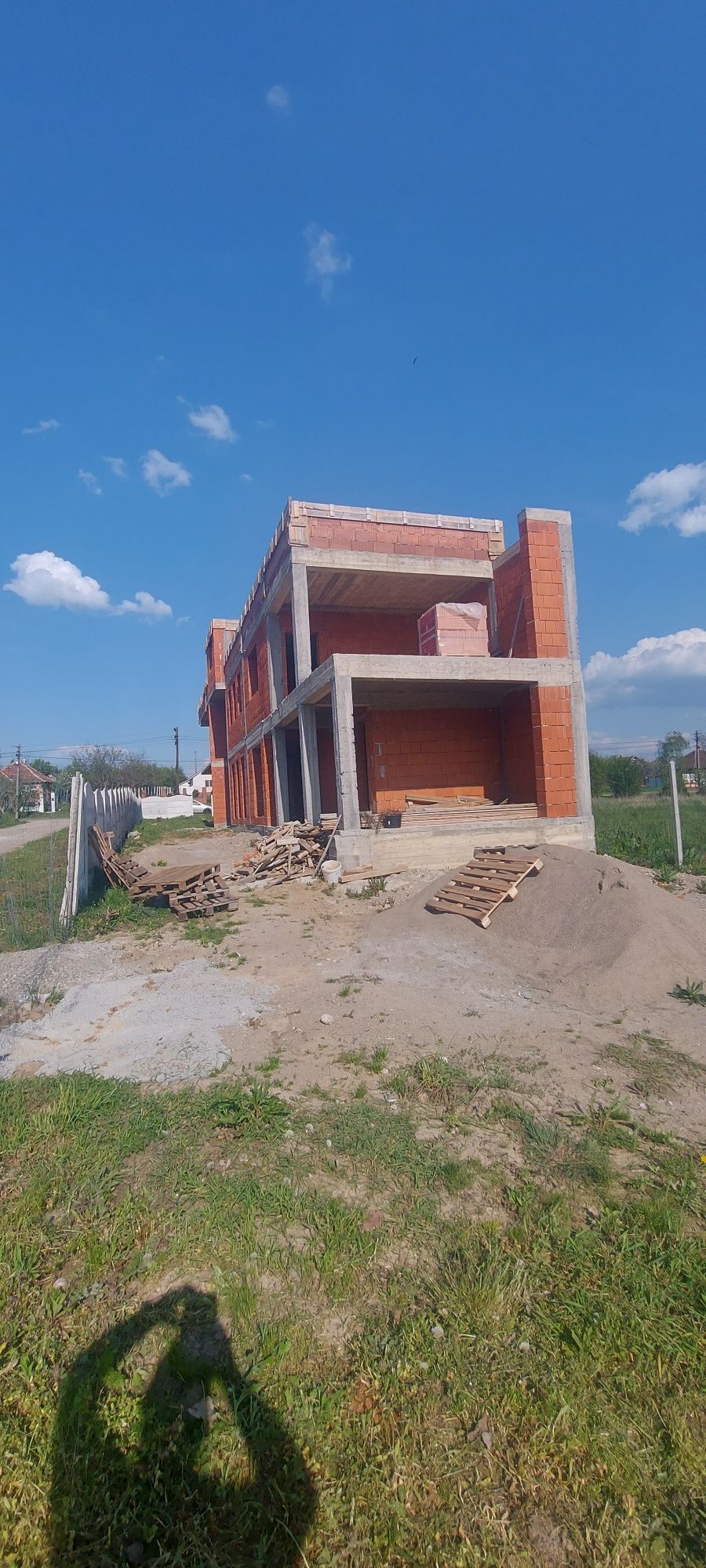 Vând casă în roșu la Viile Satu Mare — fotografia 4