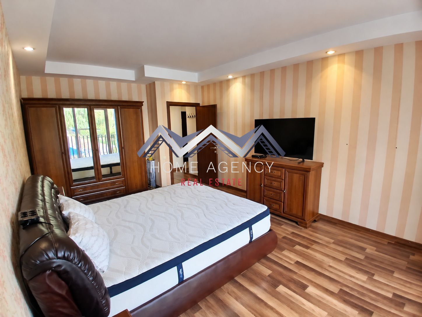 Apartament 2 camere Cosmopolis | 54MP | Parcare inclusa | Vedere la piscina — fotografia 5