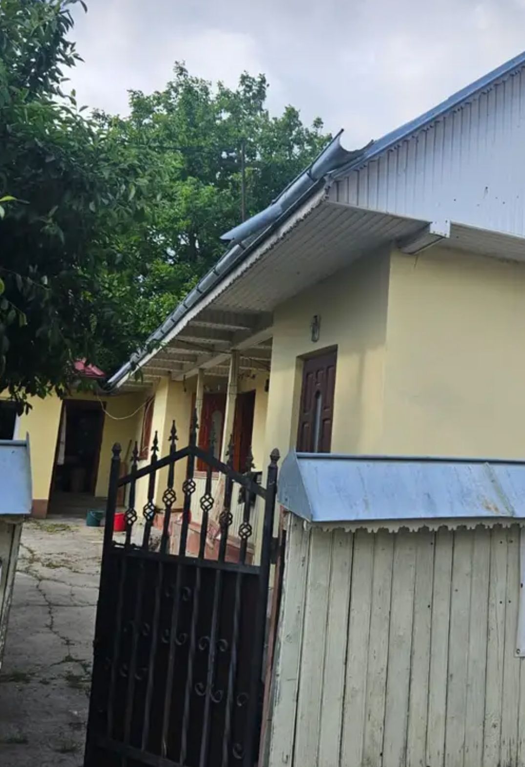 Proprietate in Pastraveni,Neamt cu teren de 1600mp, comision zero