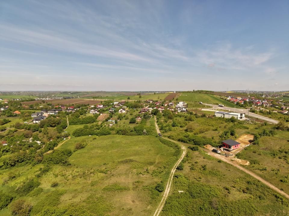 Teren compact intravilan 8000 mp vedere spre Lac, utilități — fotografia 6