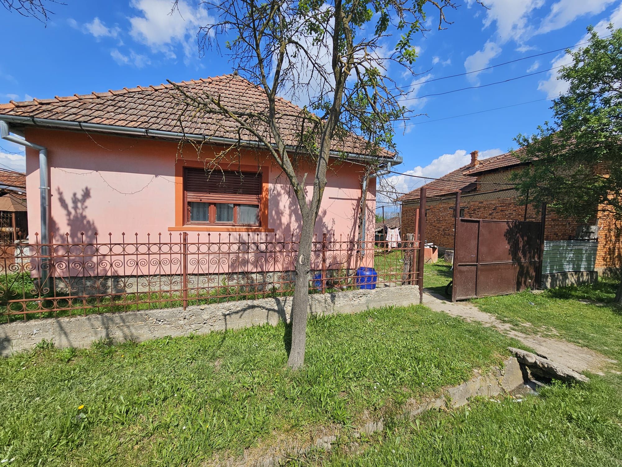 Casa la tara in Rogoz, Bihor, teren 1427 mp, acces auto - Vanzare