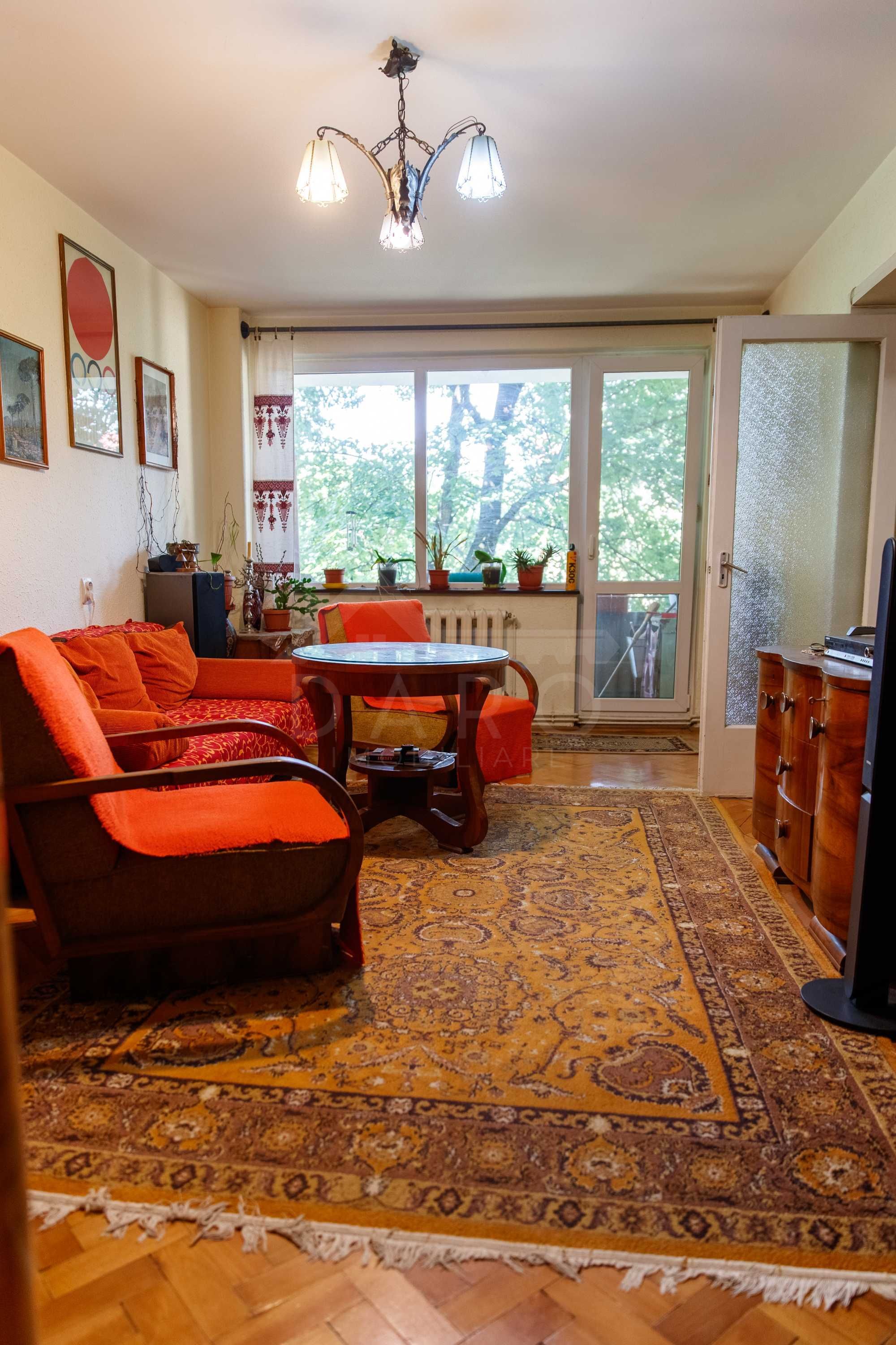 Apartament cu 3 camere in zona Cornisa, 7 Noiembrie , pe Romanu Vivo