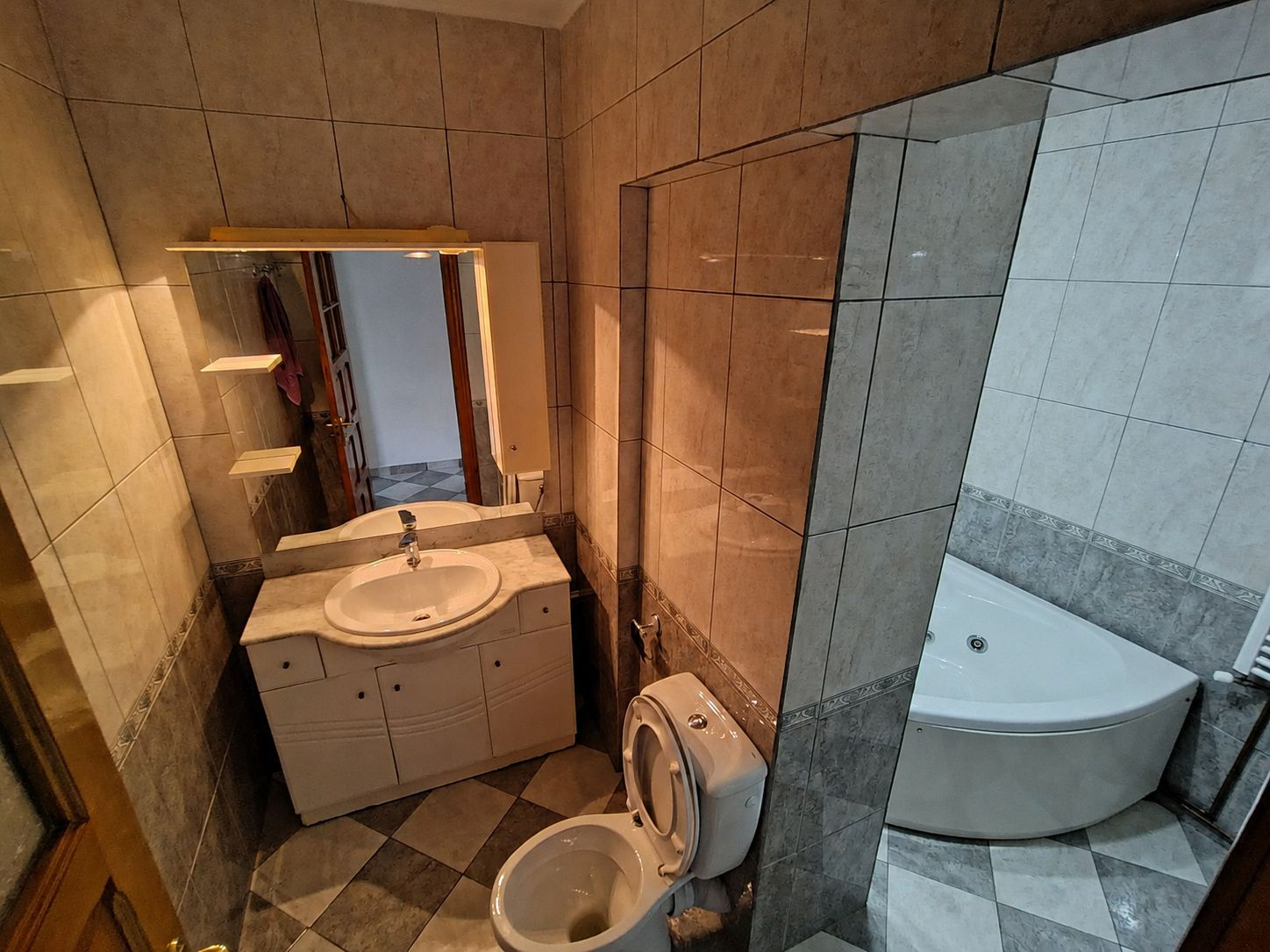 Apartament de vânzare, zona PODU ROȘ, 3 camere, semidecomandat, etaj 1 — fotografia 12