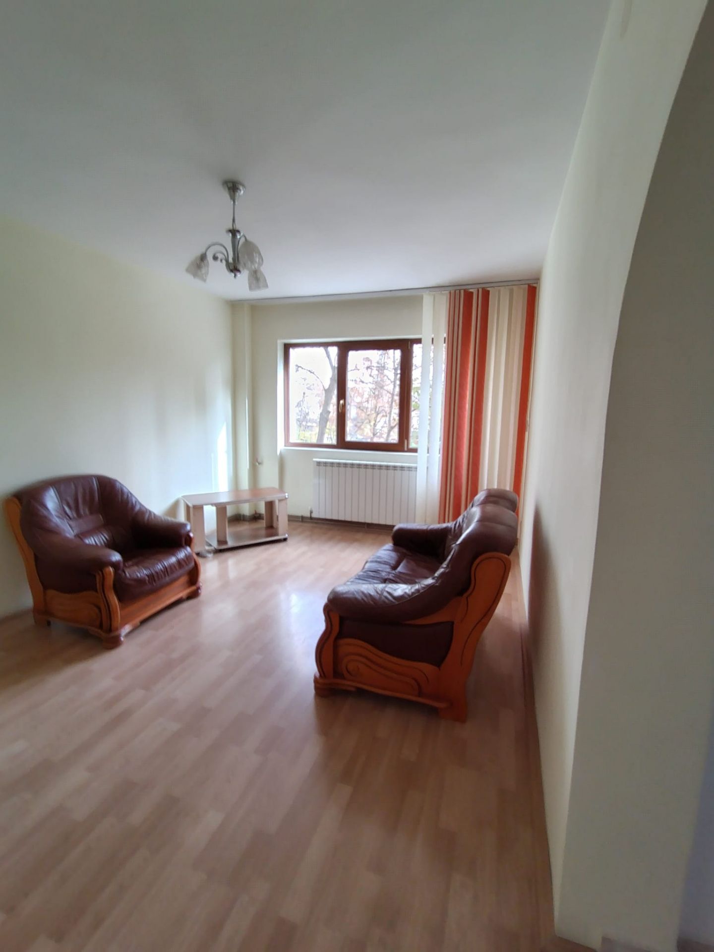 Apartament de vânzare, zona PODU ROȘ, 3 camere, semidecomandat, etaj 1 — fotografia 3