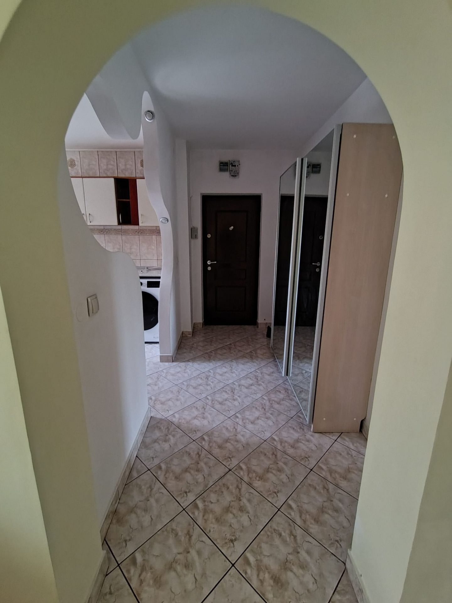 Apartament de vânzare, zona PODU ROȘ, 3 camere, semidecomandat, etaj 1 — fotografia 8