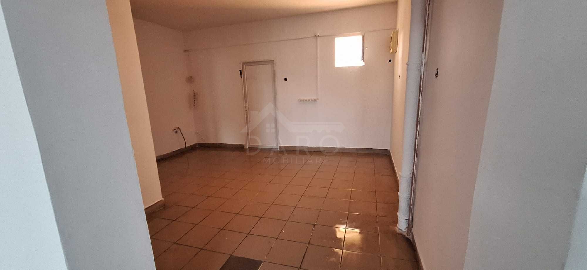 Închiriez spațiu comercial în centrul din Cristești – 75 mp — fotografia 3