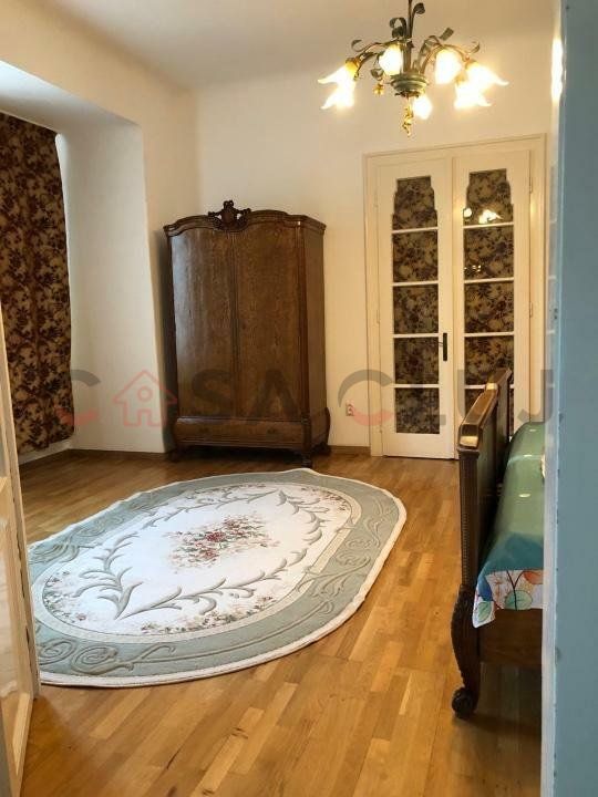 Apartament în vilă, zonă centrală, parcare — fotografia 11