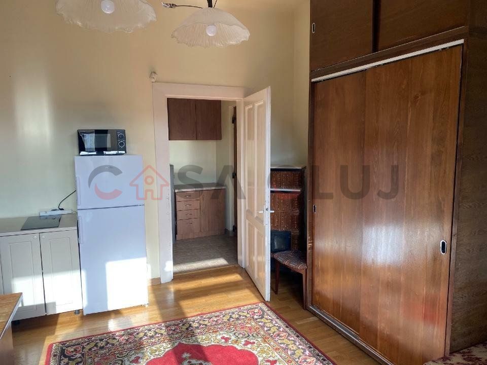 Apartament în vilă, zonă centrală, parcare — fotografia 13