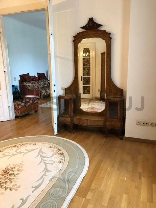 Apartament în vilă, zonă centrală, parcare — fotografia 14