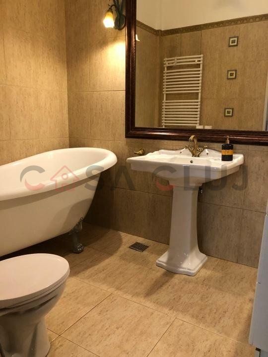 Apartament în vilă, zonă centrală, parcare — fotografia 15