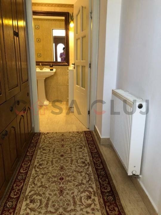 Apartament în vilă, zonă centrală, parcare — fotografia 16
