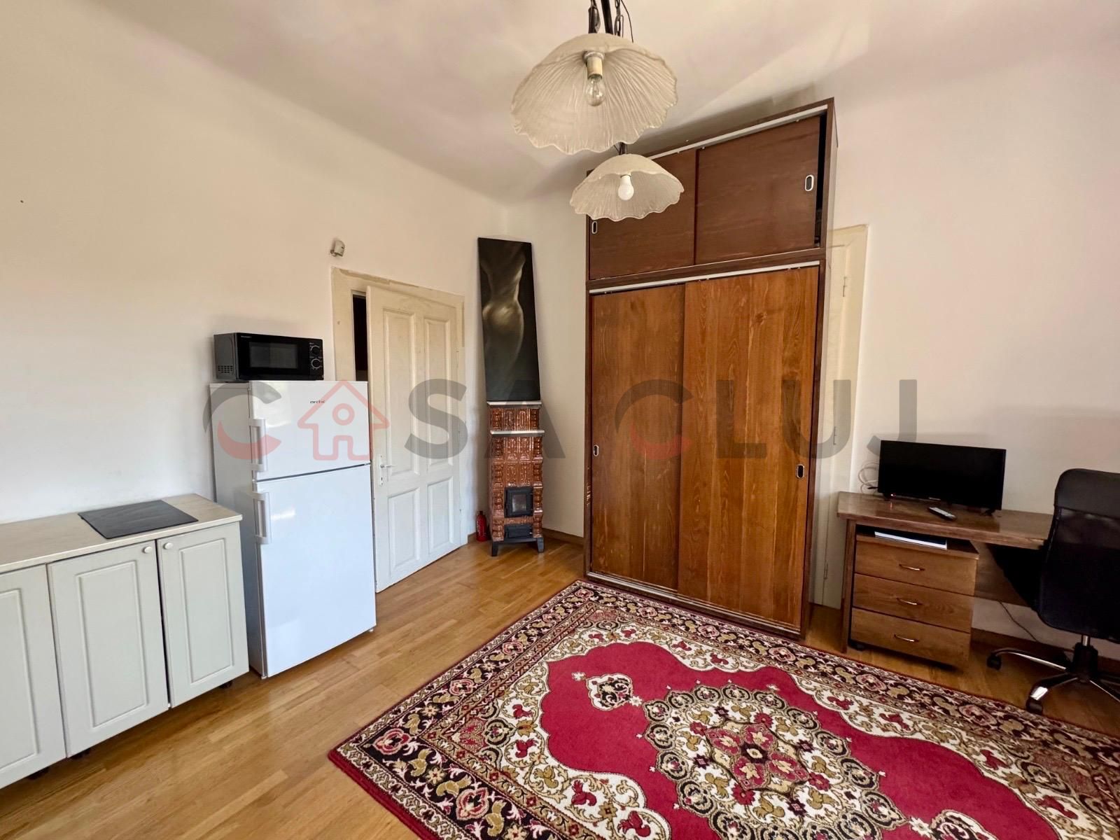 Apartament în vilă, zonă centrală, parcare — fotografia 3