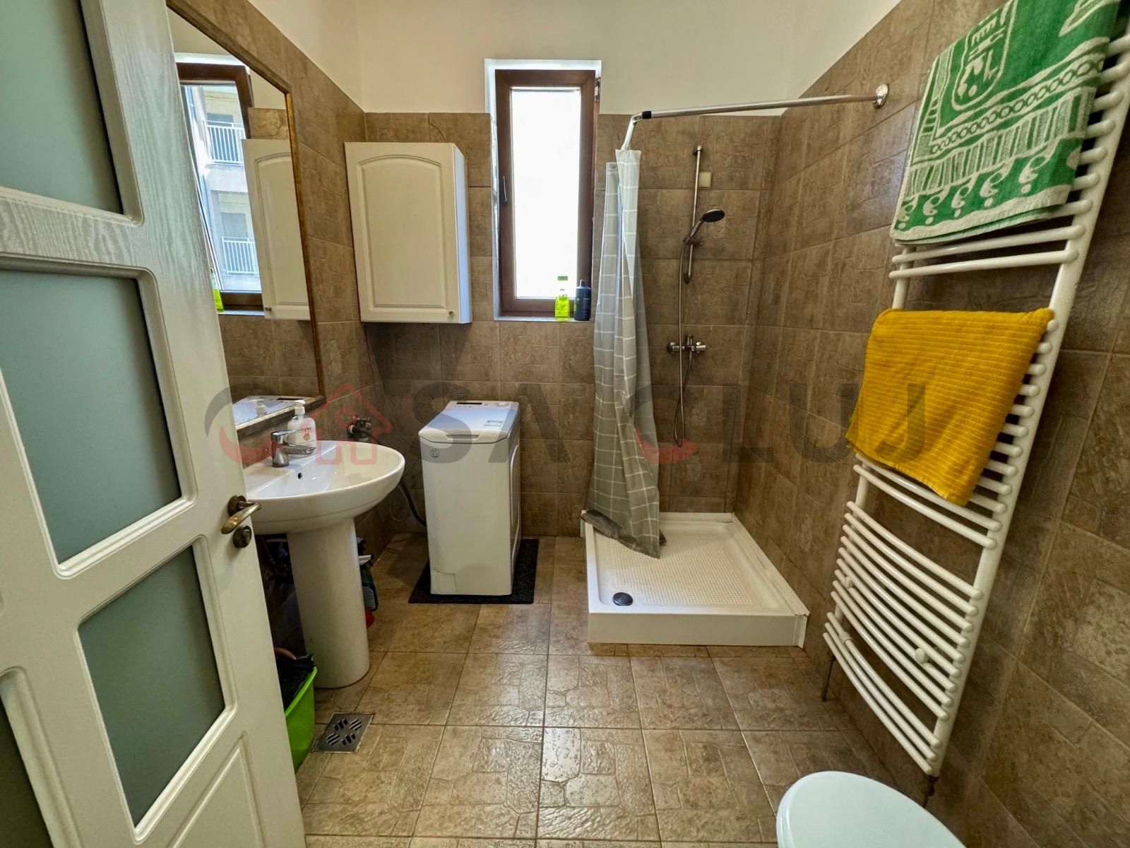 Apartament în vilă, zonă centrală, parcare — fotografia 5