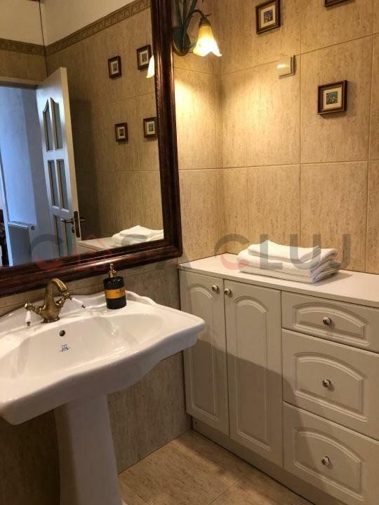 Apartament în vilă, zonă centrală, parcare — fotografia 7