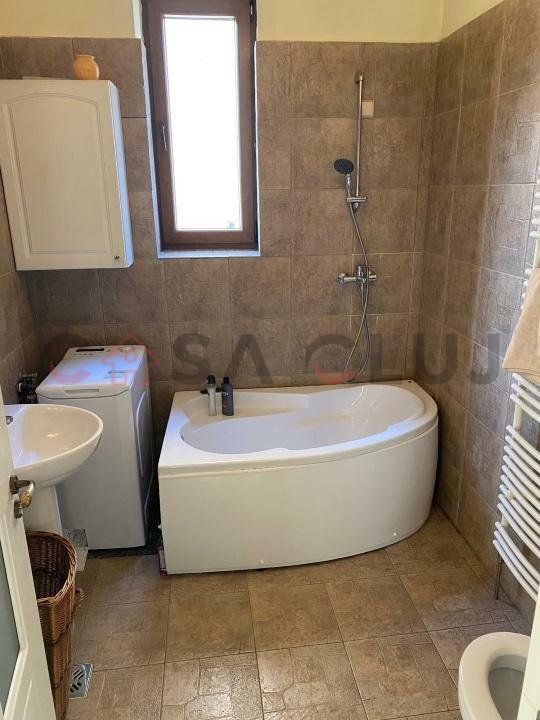 Apartament în vilă, zonă centrală, parcare — fotografia 8