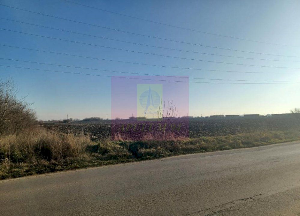 Săbăreni, teren intravilan 8800 mp, pe DJ 602, pretabil hale, depozite — fotografia 3