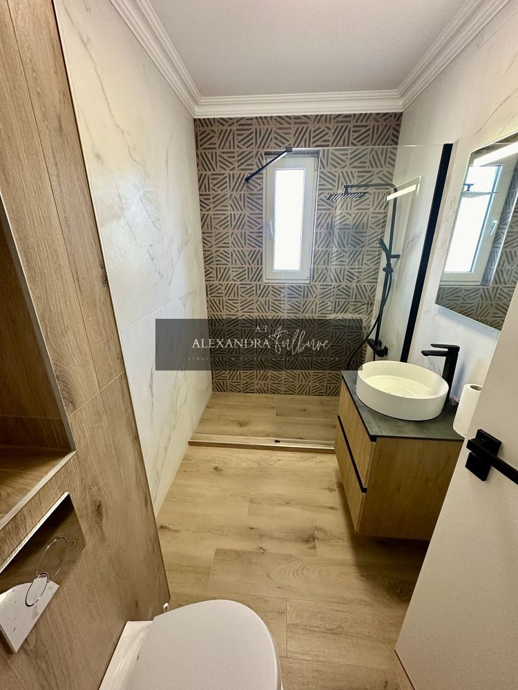 Apartament de vanzare 3 camere decomanda, balcon, parcare — fotografia 6