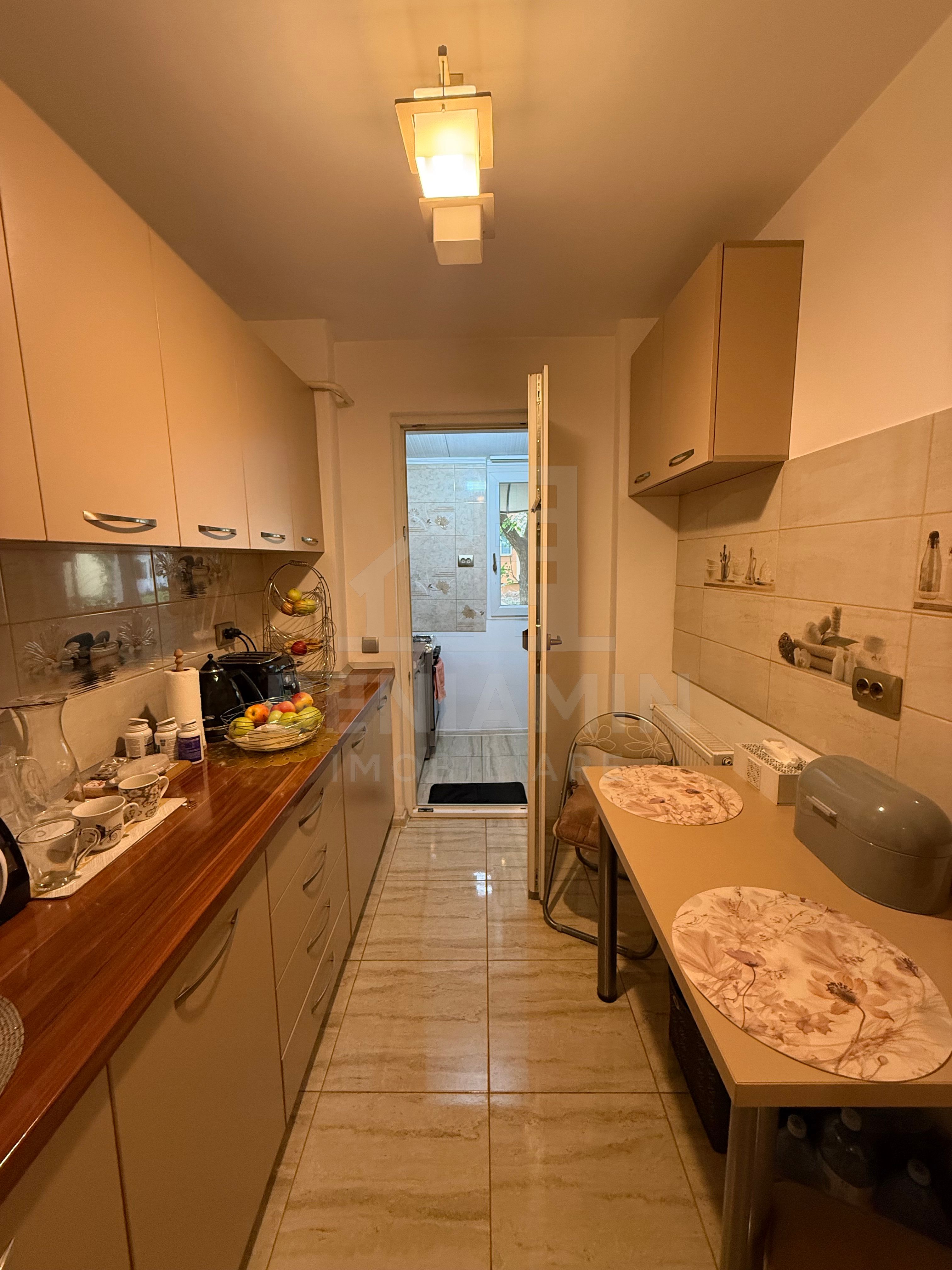 2 camere - parter -  44mp - centrala proprie - renovat - Craiovita — fotografia 5