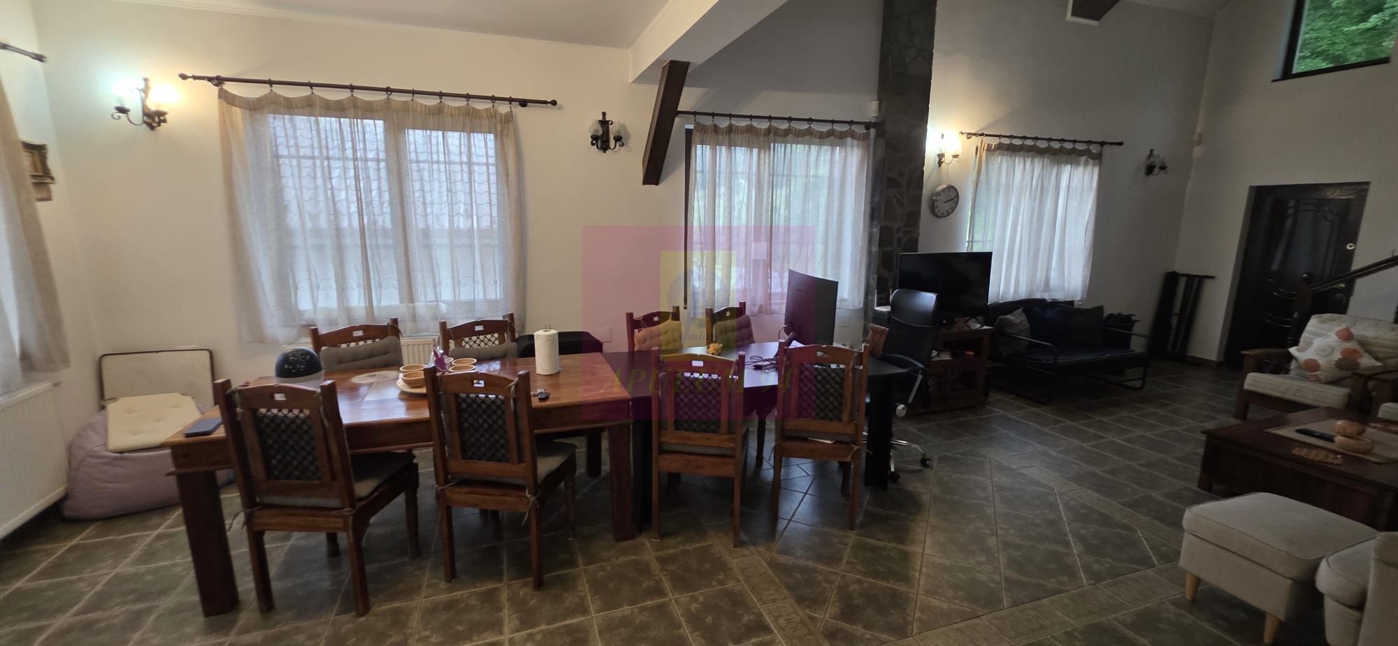 Vila in Sinaia cu parau in curte si view superb — fotografia 4