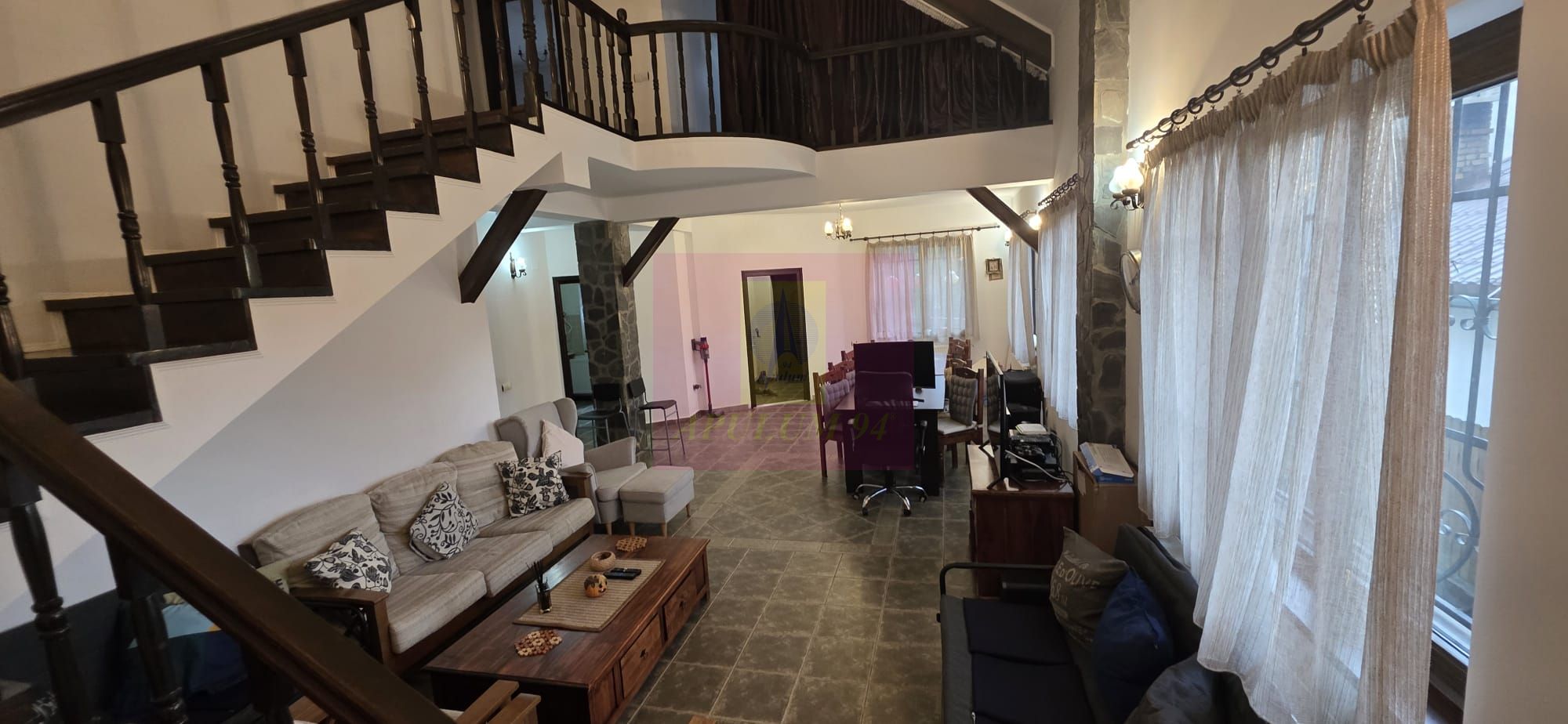 Vila in Sinaia cu parau in curte si view superb — fotografia 6
