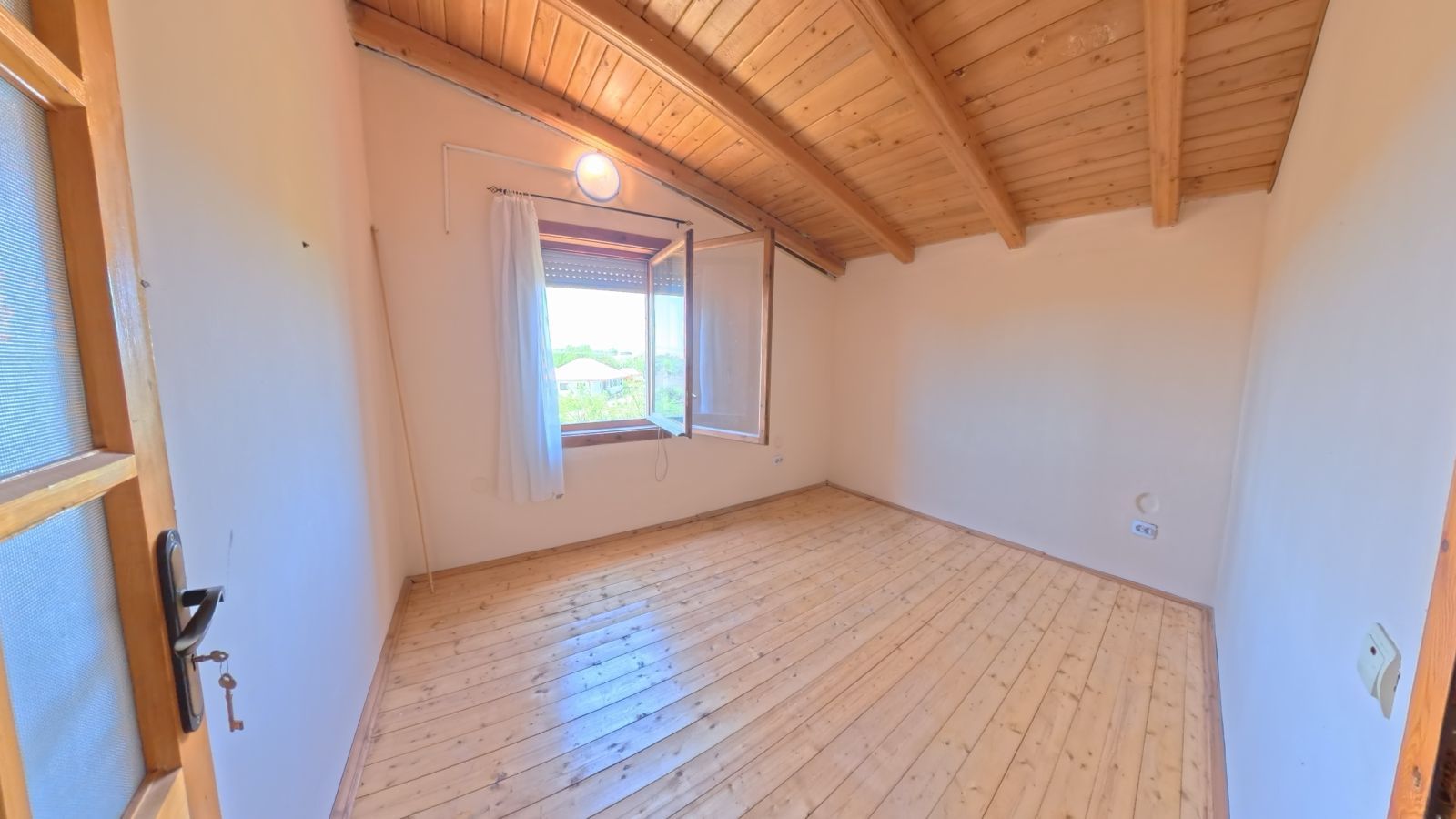 Casă cu 3 dormitoare și teren de 4.836 mp, Viile Satu Mare — fotografia 5