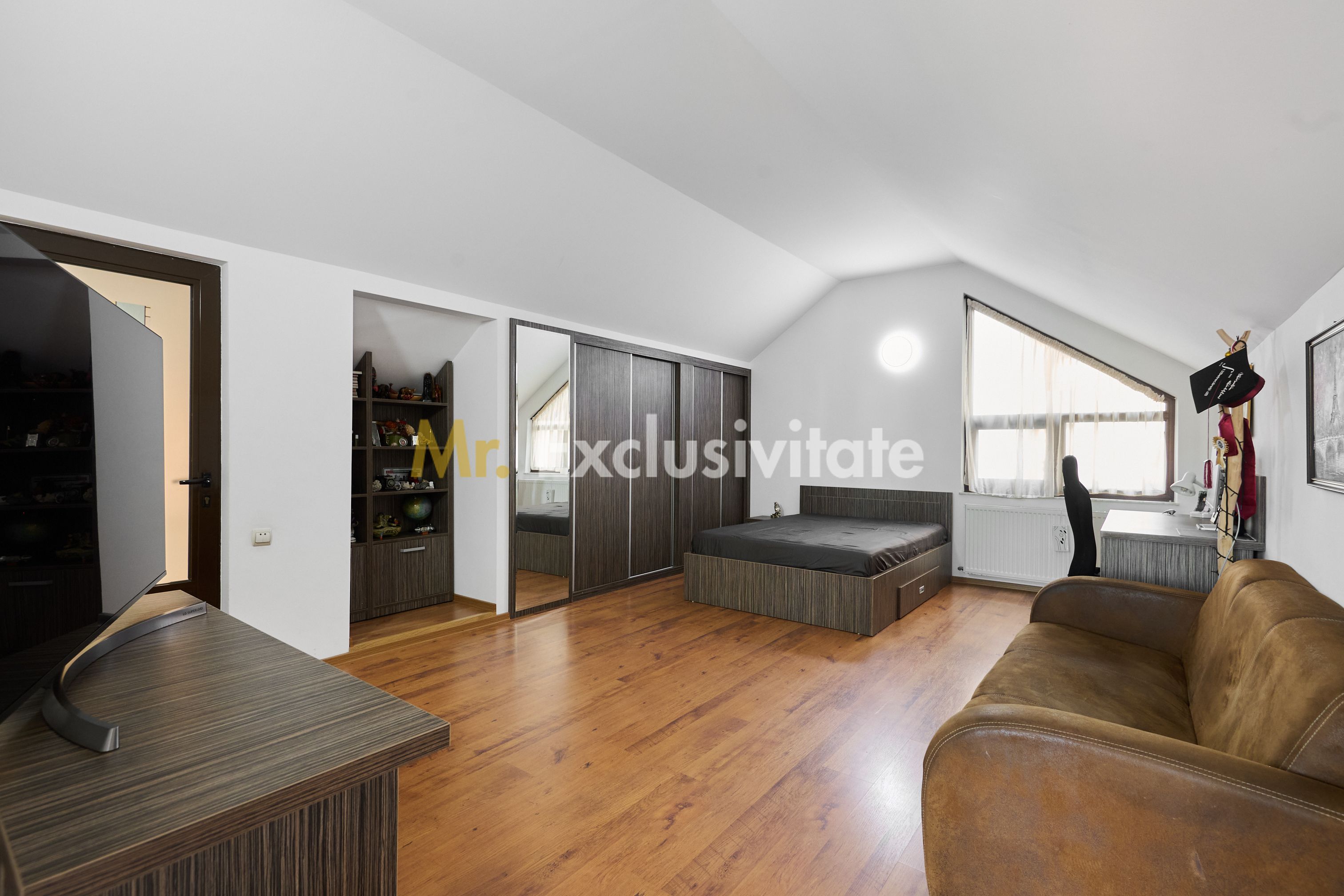 Casa + 305 mp teren curte proprie in zona rezidentiala Gavana — fotografia 8