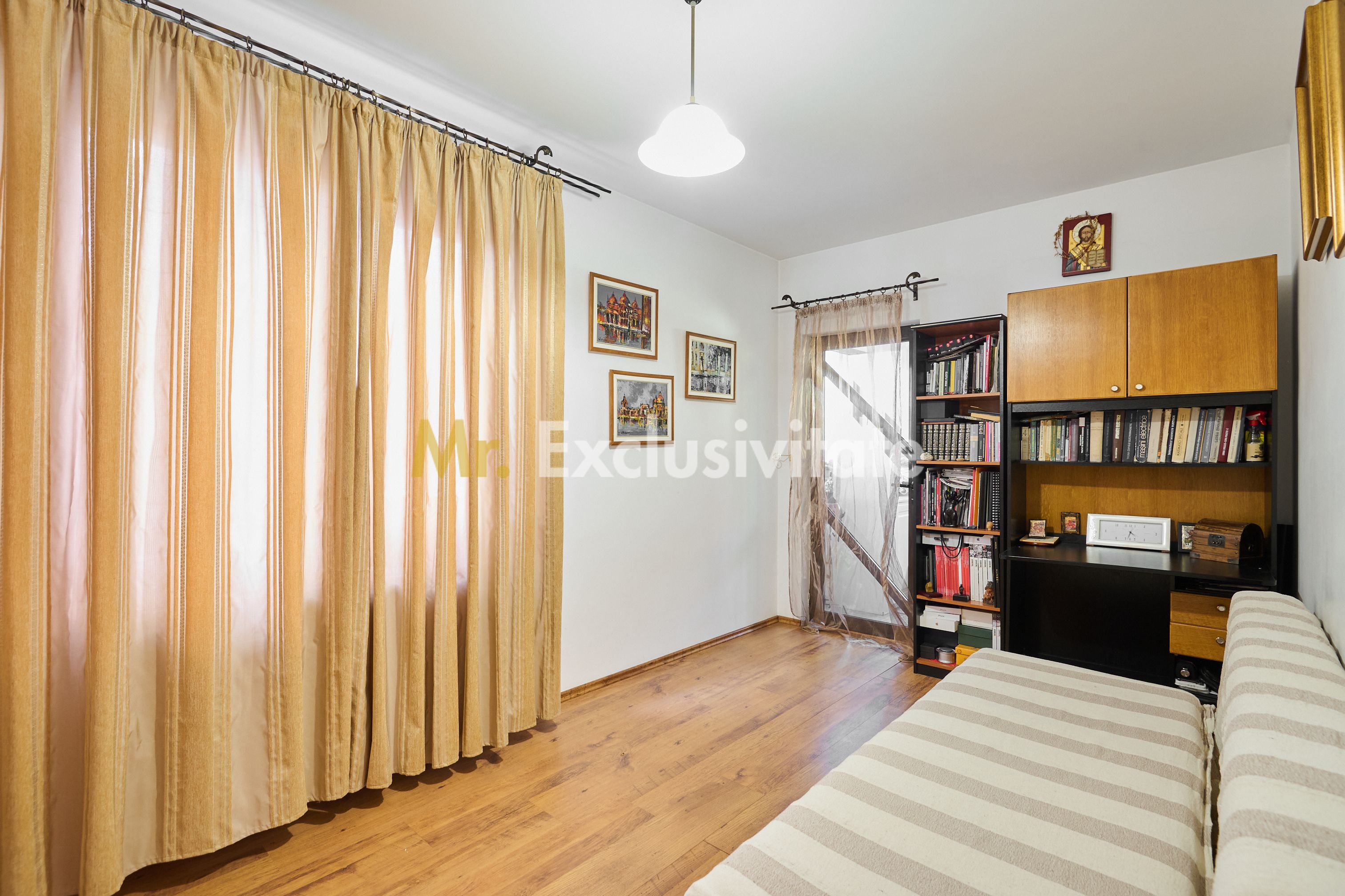 Casa + 305 mp teren curte proprie in zona rezidentiala Gavana — fotografia 9