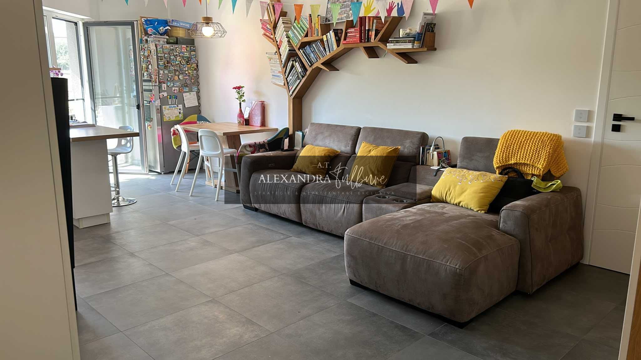 Apartament de vanzare 3 camere, 2 bai, gradina, parcare, Poligon