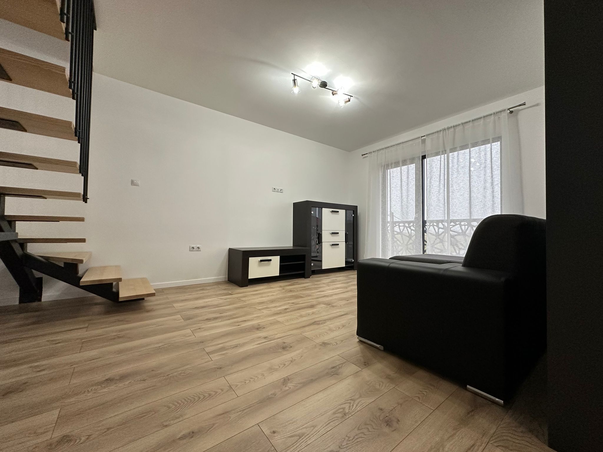 Apartament 4 camere,2băi,bloc NOU,1 parcare,zona 7 Noiembrie — fotografia 11
