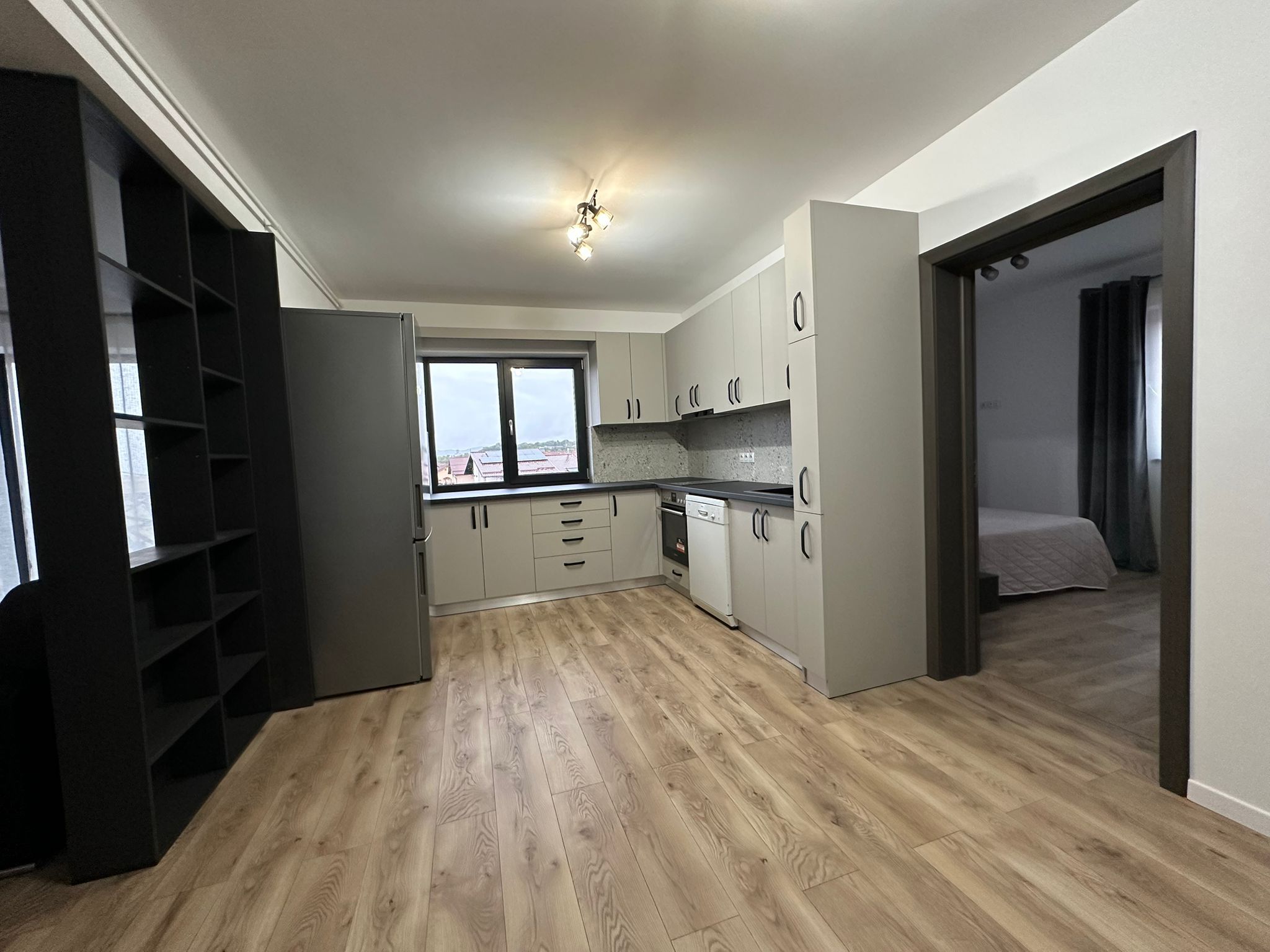 Apartament 4 camere,2băi,bloc NOU,1 parcare,zona 7 Noiembrie — fotografia 4