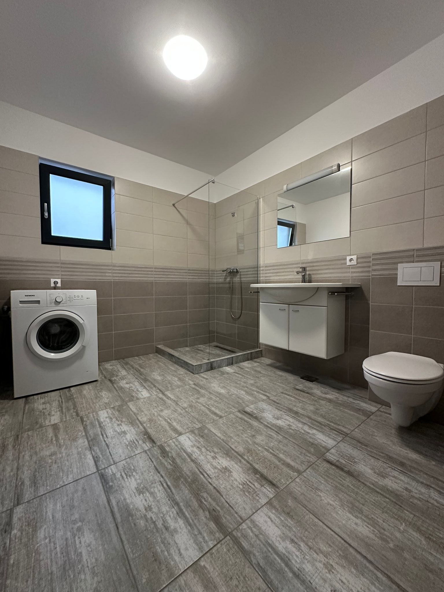 Apartament 4 camere,2băi,bloc NOU,1 parcare,zona 7 Noiembrie — fotografia 5