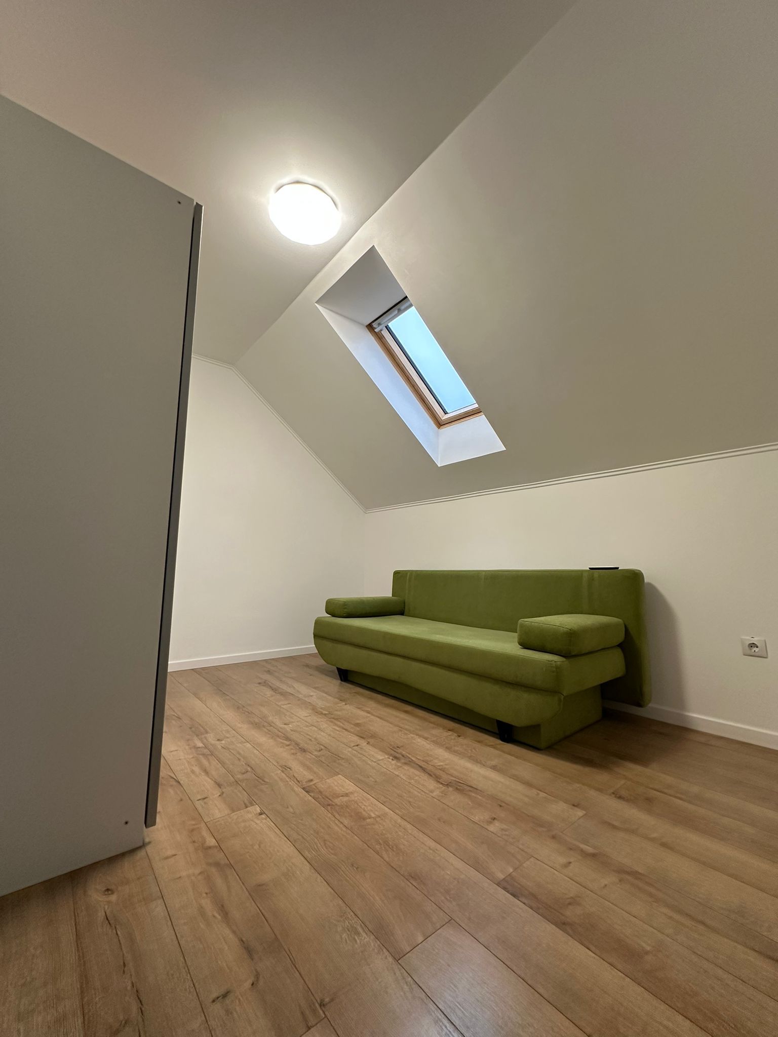 Apartament 4 camere,2băi,bloc NOU,1 parcare,zona 7 Noiembrie — fotografia 8