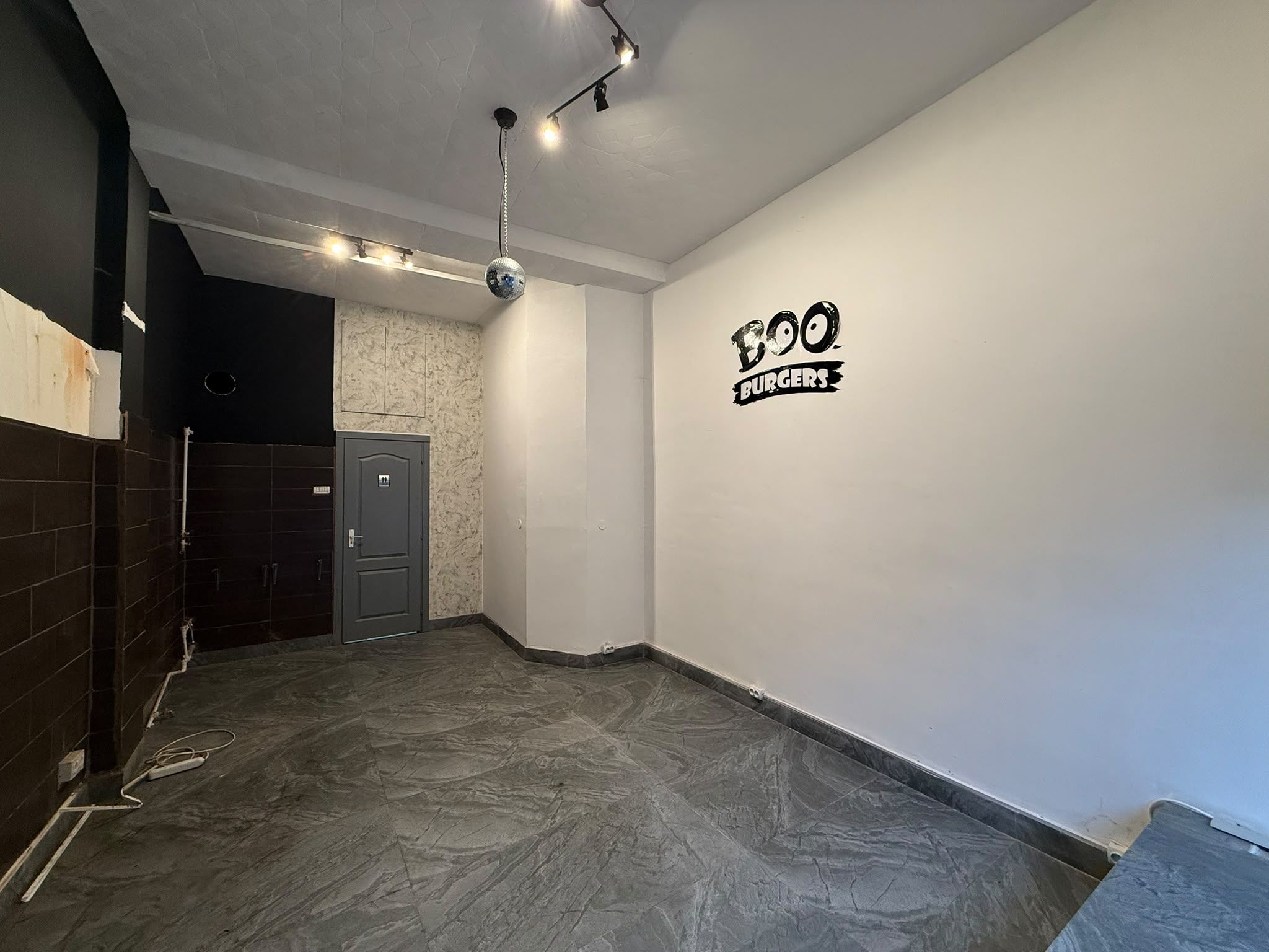 Spațiu comercial cu vitrină și acces stradal /Universitate - Colței — fotografia 3