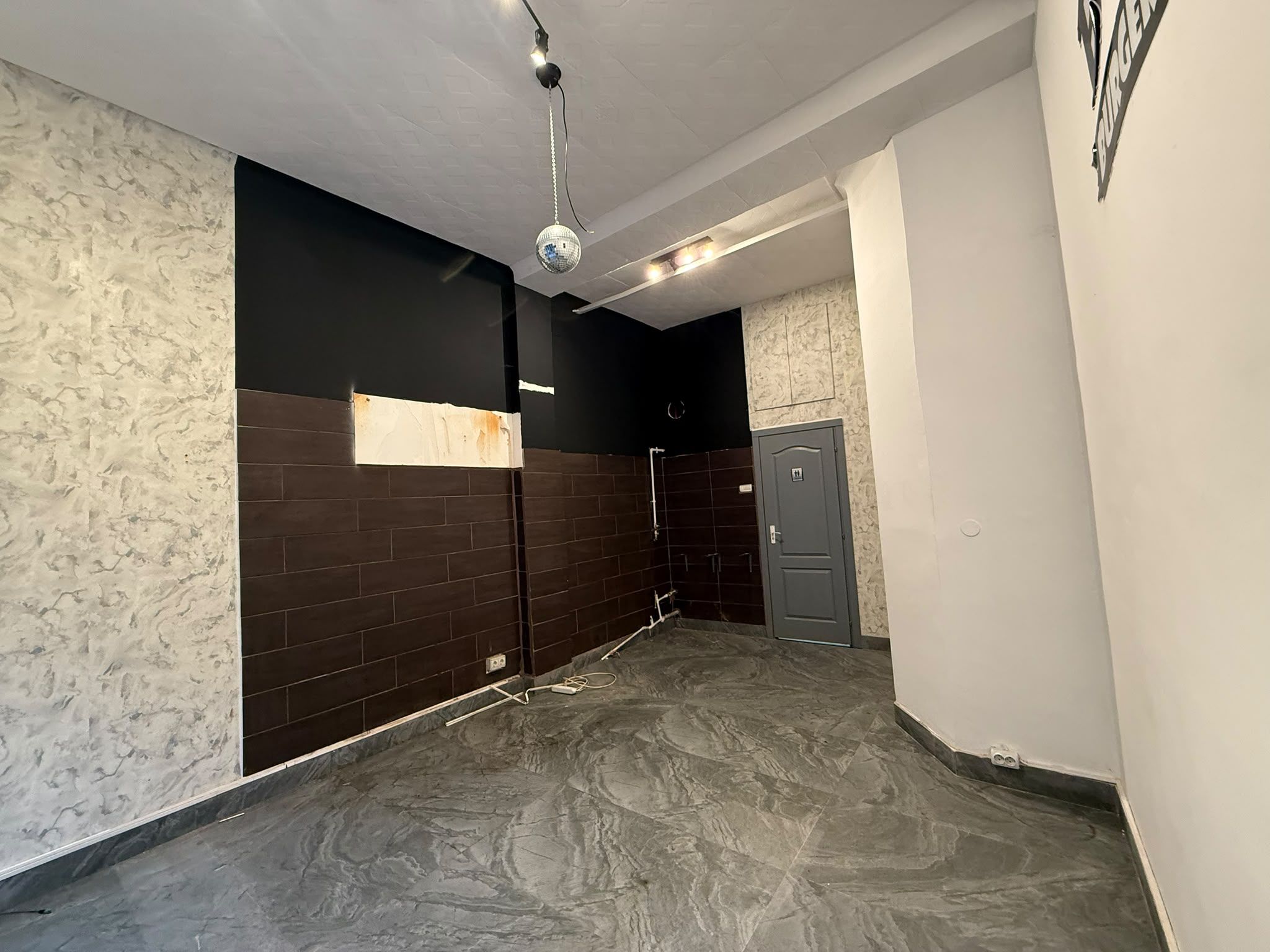 Spațiu comercial cu vitrină și acces stradal /Universitate - Colței — fotografia 4