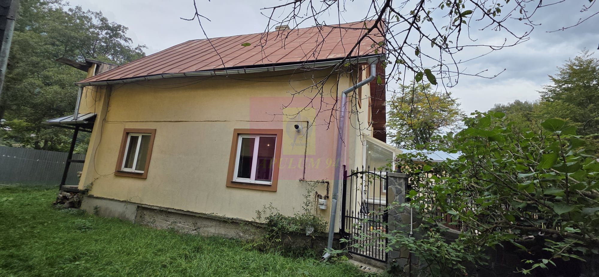 Cabana de vânzare în Bușteni – vedere spre Caraiman și 650 mp de teren — fotografia 2
