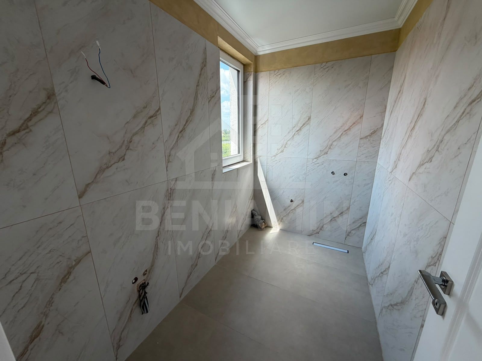 Casa 3 dormitoare-3 bai-Bariera Valcii-Moderna-toate utilitatile — fotografia 12