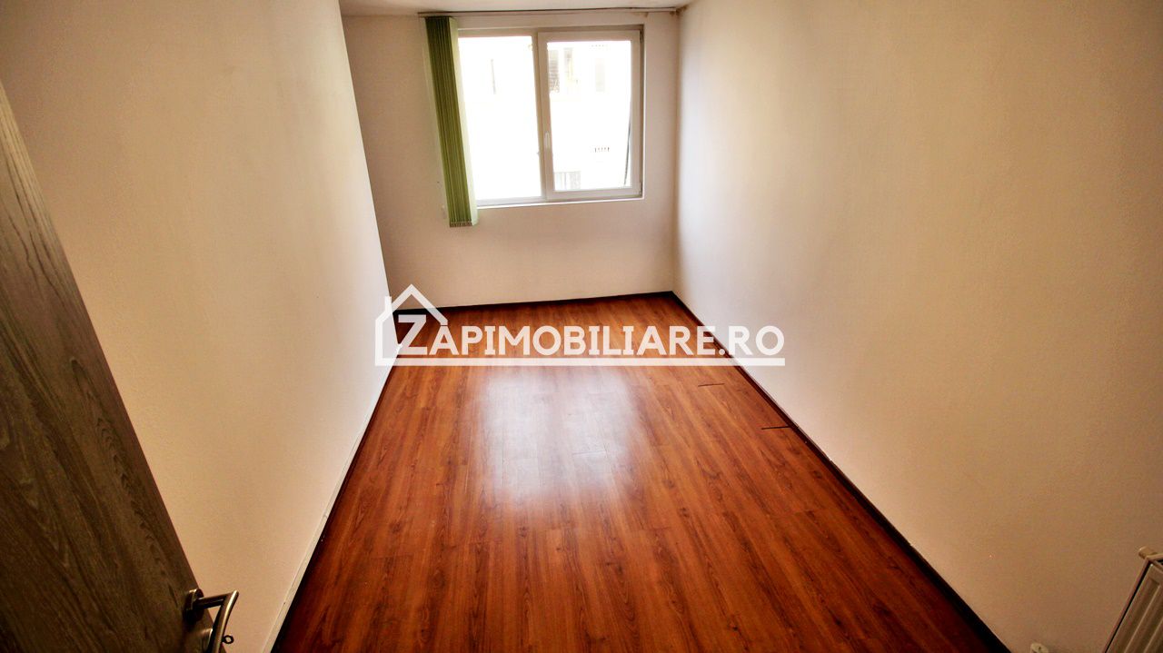 Casă / Spatiu birouri 10 camere , 222 mp utili,zona Central — fotografia 13