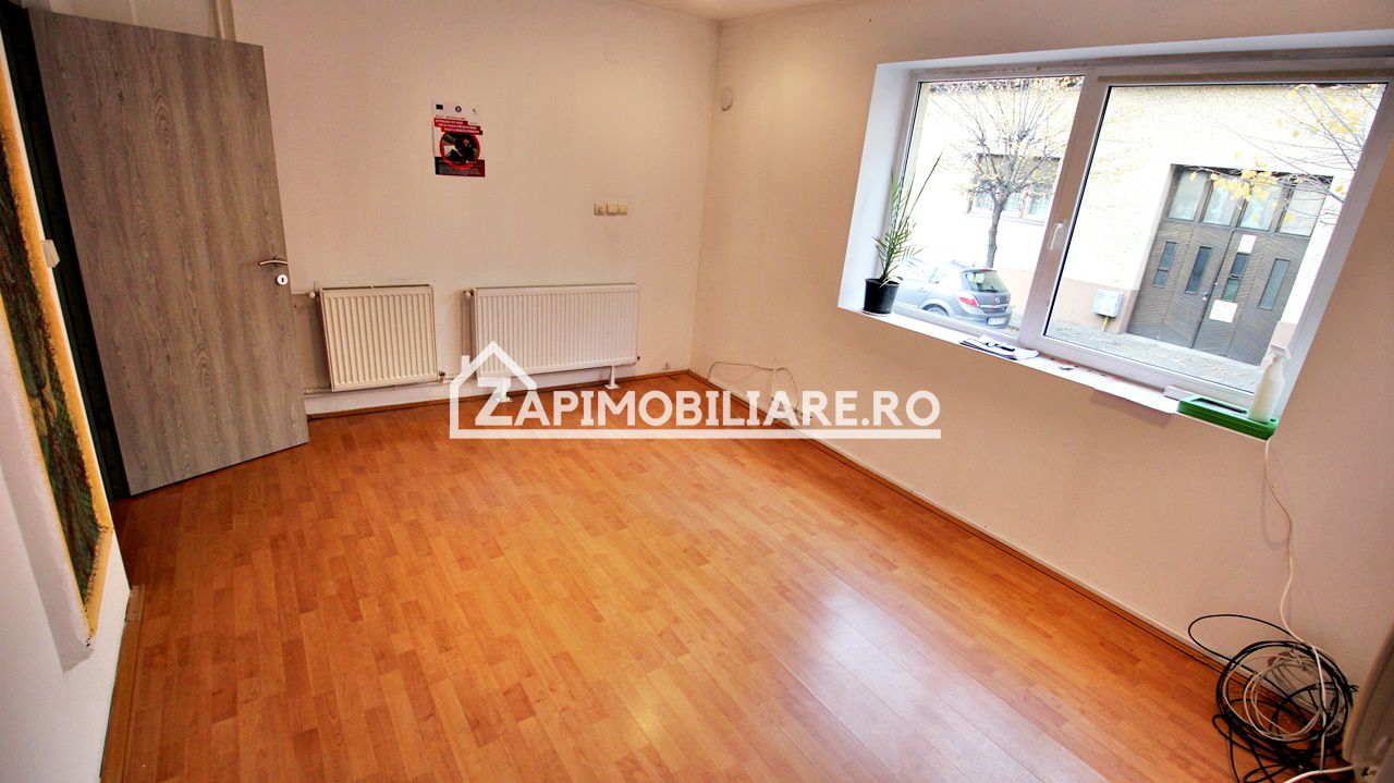 Casă / Spatiu birouri 10 camere , 222 mp utili,zona Central — fotografia 3