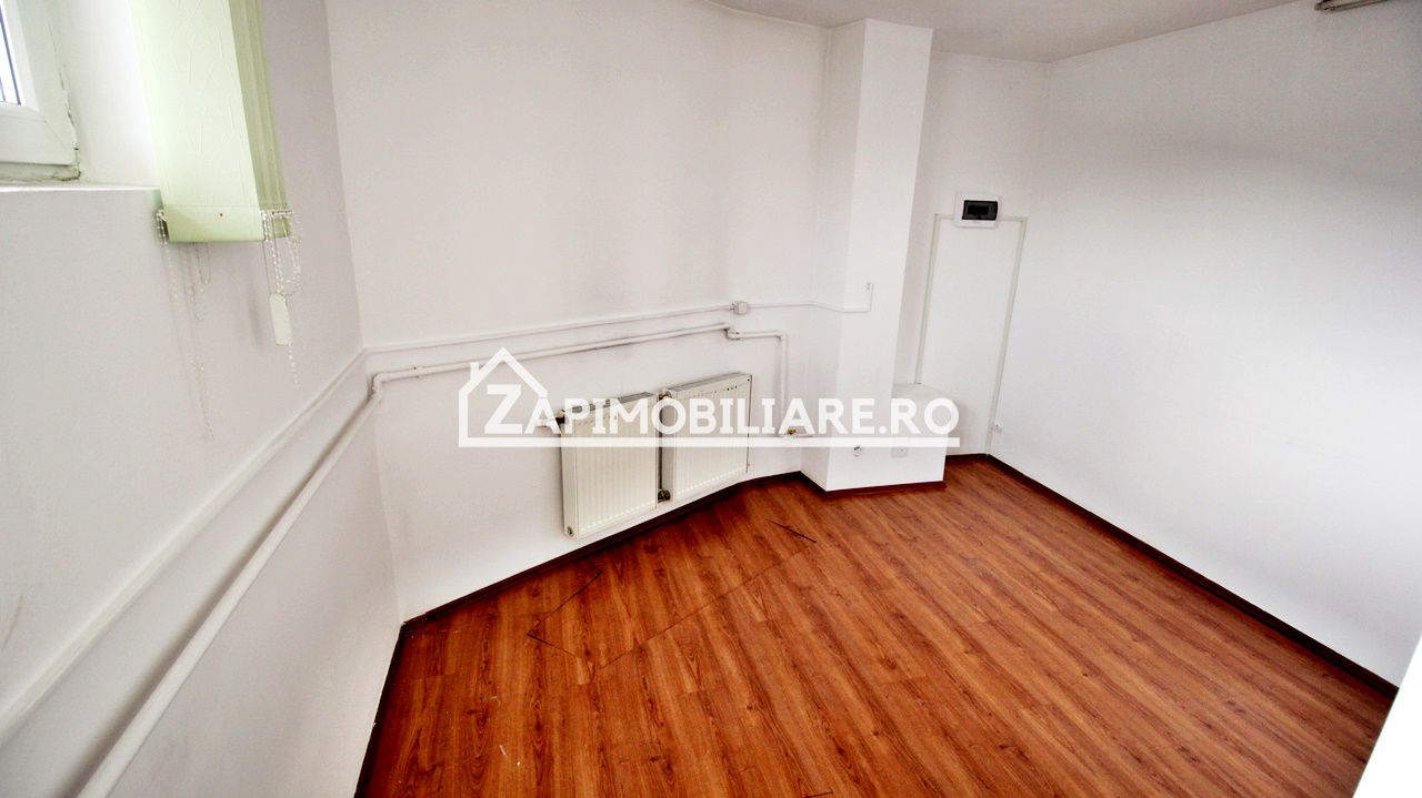 Casă / Spatiu birouri 10 camere , 222 mp utili,zona Central — fotografia 8