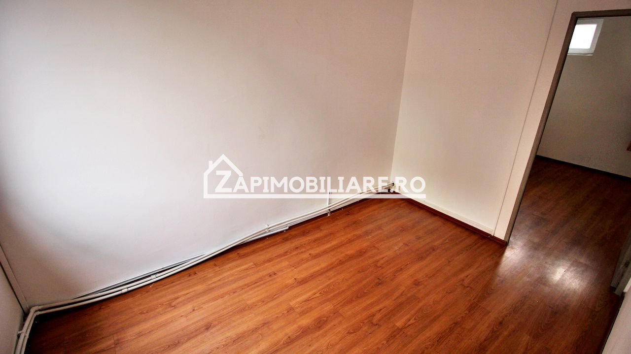 Casă / Spatiu birouri 10 camere , 222 mp utili,zona Central — fotografia 9